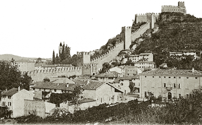 Il Castello visto da sud dopo la Ricostruzione